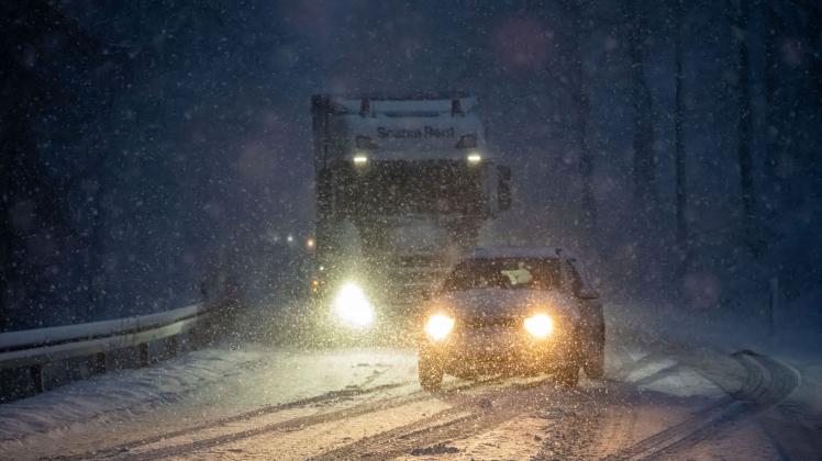 Schnee behindert Verkehr in Nordrhein-Westfalen