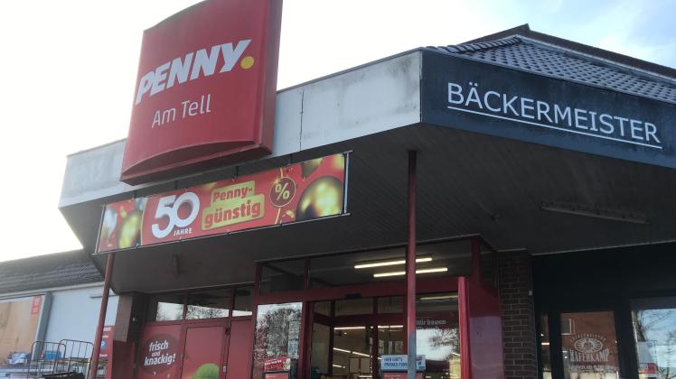 Immer wieder drehen frustrierte Kunden vor dem Penny Am Tell um, weil geschlossen ist.