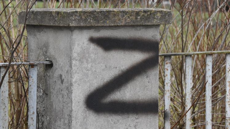 Z-Symbol im Franzosenweg am Zippendorfer Strand