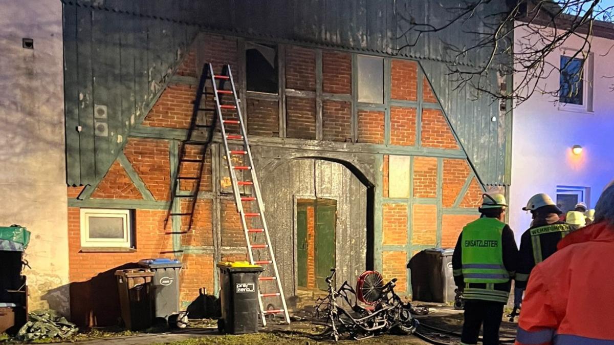 Brand in Nienborstel Drei Feuerwehren rückten aus