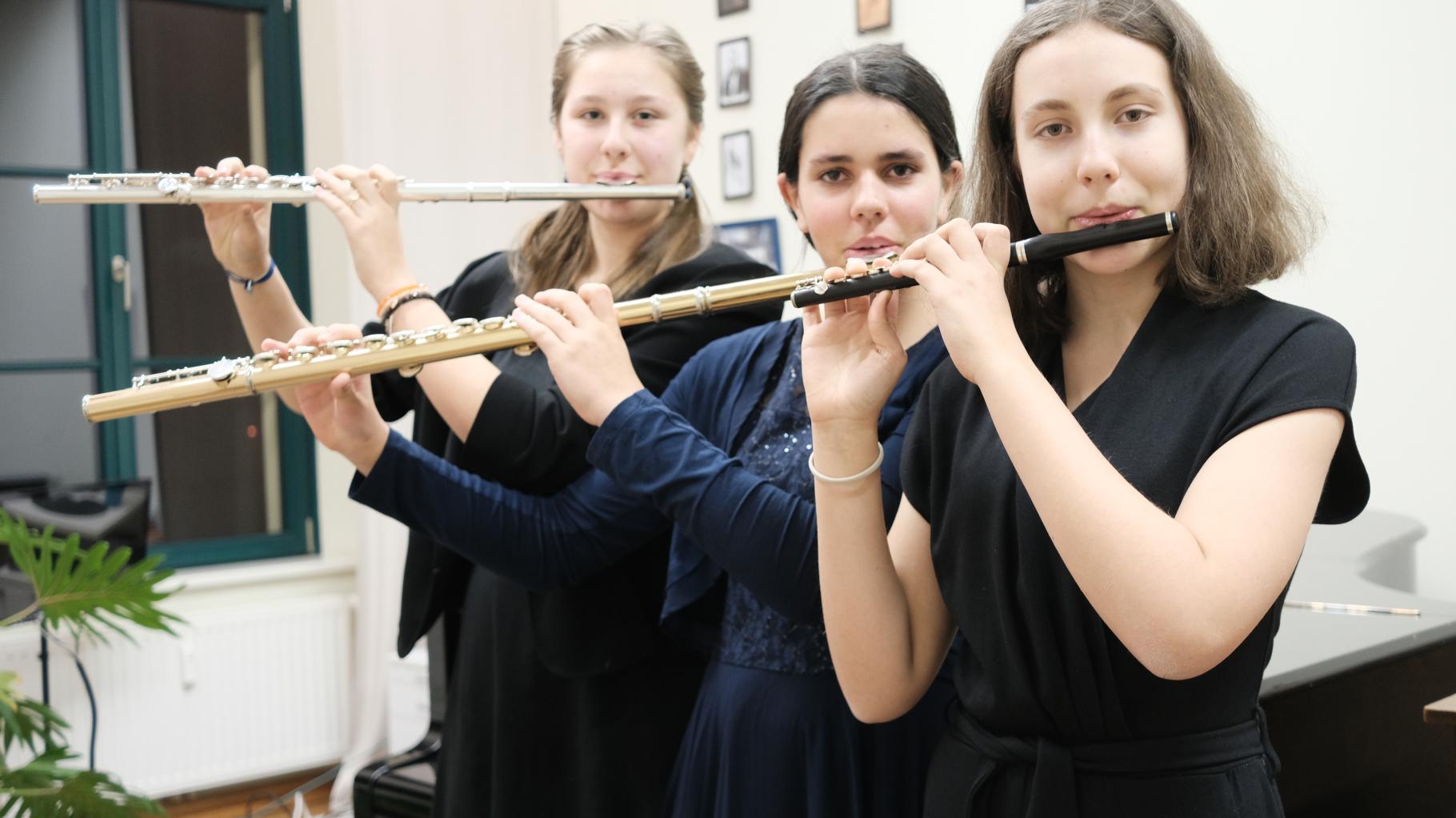 Diese drei Nachwuchsmusikerinnen überzeugten Rostocker Jury
