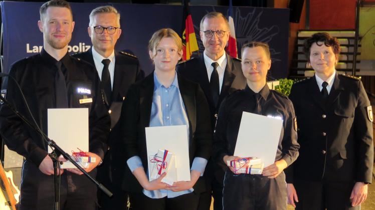 Verstärkung der Landespolizei: 88 Nachwuchspolizisten ernannt | SHZ
