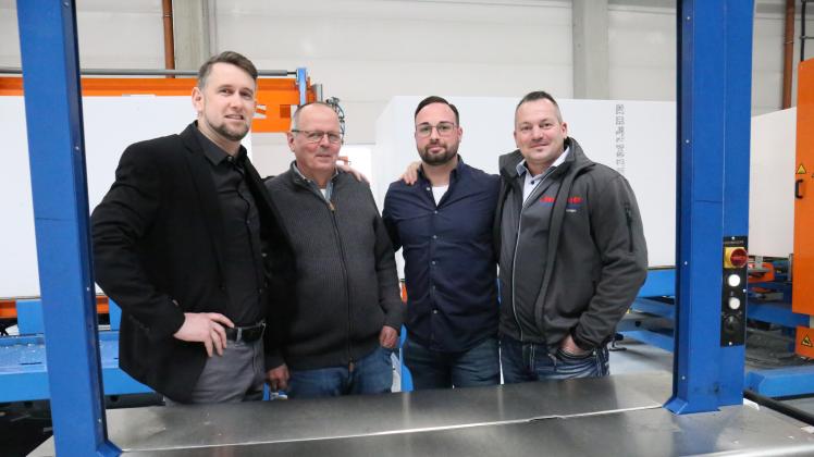 Diese vier Männer stehen für den Erfolg des Unternehmens: Inhaber Detlef Jaeger (2.v.li.) mit seinen drei Geschäftsführern André Surlak, Hannes Wolf und Nils Jaeger. (v.li.)