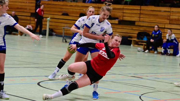Foto Rolf Tobis 
HB Damen 
Landesliga 
HSG  Delmenhorst -  VFL Fredenbeck
vl
Kyra Wessels 
Sophie Treude
