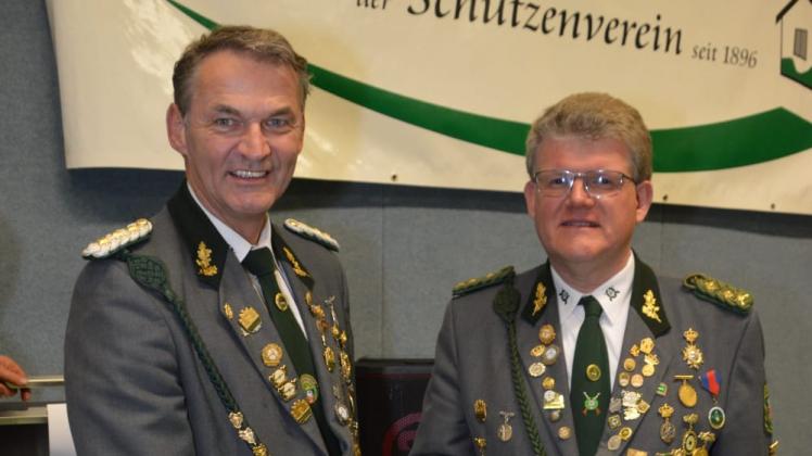 Der alte Vorsitzende Carsten Wichmann und der Neue Heiko Alfs. 