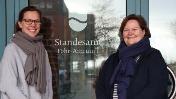 Föhrs Standesbeamtinnen: Levke Jessen (38) und Anja Jakobsen (55).