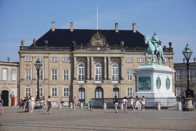 Das Schloss Amalienborg ist die Stadtresidenz der dänischen Königin Margerethe II.