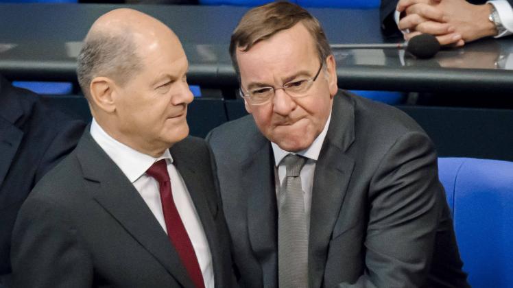News Bilder des Tages (L-R): Olaf Scholz (SPD), Bundeskanzler, und Boris Pistorius (SPD), Bundesminister der Verteidigun