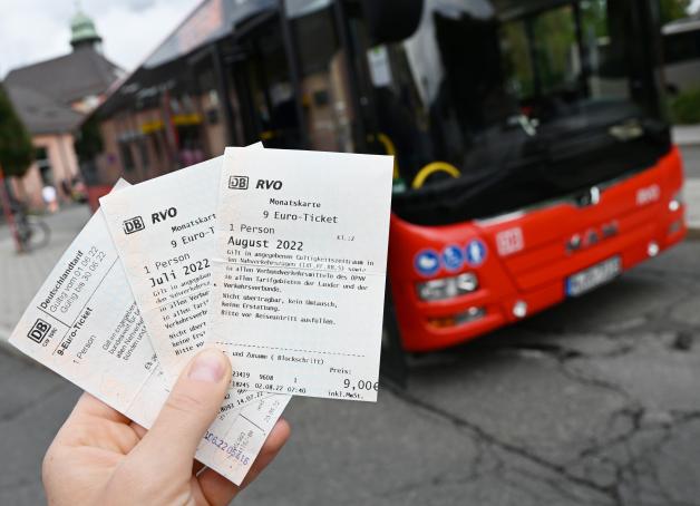 Mit dem 9-Euro-Ticket konnte man in ganz Deutschland Busse und Regionalbahnen nutzen. Das 49-Euro-Ticket wird der Nachfolger.