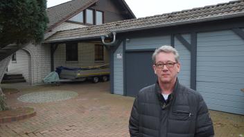 Für die seit Jahren bestehende Garage an seinem neu erworbenen Haus soll Sven Hohlen nun Einmessungsgebühren zahlen.