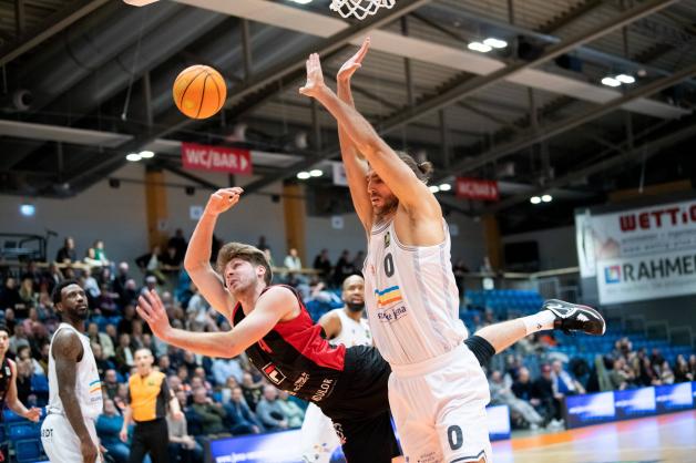 Artland Dragons gewinnen mit nur acht Spielern in Jena