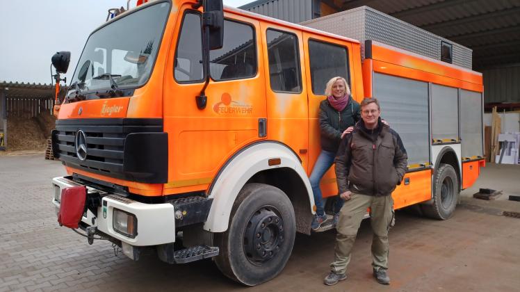 Robert und Brigitte Fortmann aus Bohmte bauen ein Feuerwehrauto zum Wohnmobil um