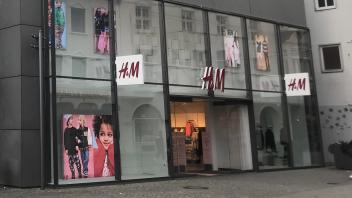 Die Modekette H&M hat angekündigt, den Standort in der Delmenhorster Innenstadt im Mai 2023 zu verlassen. 