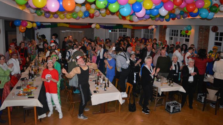 Klasse Stimmung im Saal Klaus bei der diesjährigen Galasitzung des Kettenkamper Karnevalsvereins.
