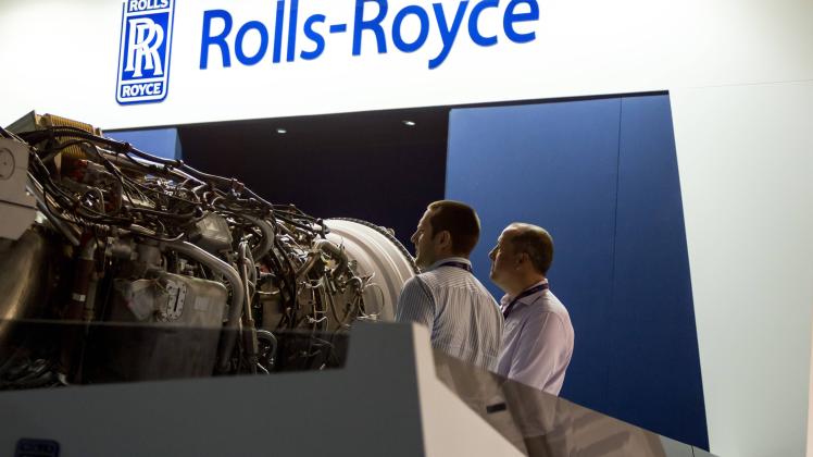 Visitors examine a Rolls Royce engine at the Farnborough International Airshow UK PUBLICATIONxINxGE