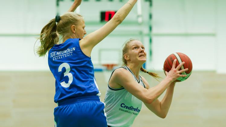 Maya Girmann (13). Basketball, 1. Regionalliga, Frauen, Spitzenspiel: BBC Osnabrück - TuS Neukölln. Foto: Michael Gründel