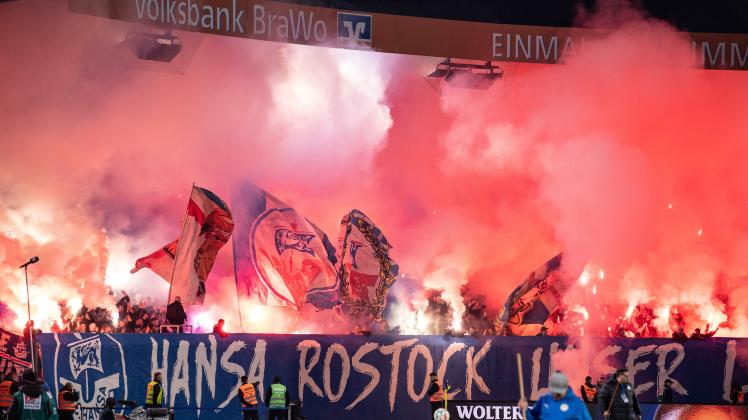 Fans des FC Hansa Rostock in Braunschweig
