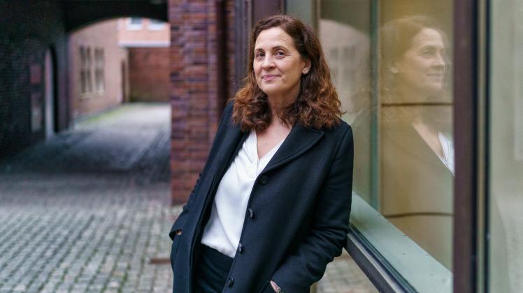 Hilft den Menschen bei finanziellen Problemen: Samiah El Samadoni nach der Sprechstunde in Neumünster.