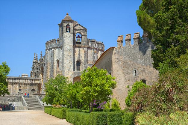 Der Convento de Cristo in Tomar ist eine von Tempelrittern gegründete ehemalige Wehr-Klosteranlage.