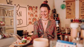 Im Café Glückskind bietet Inhaberin Tini Muth alle Gerichte vegan an.