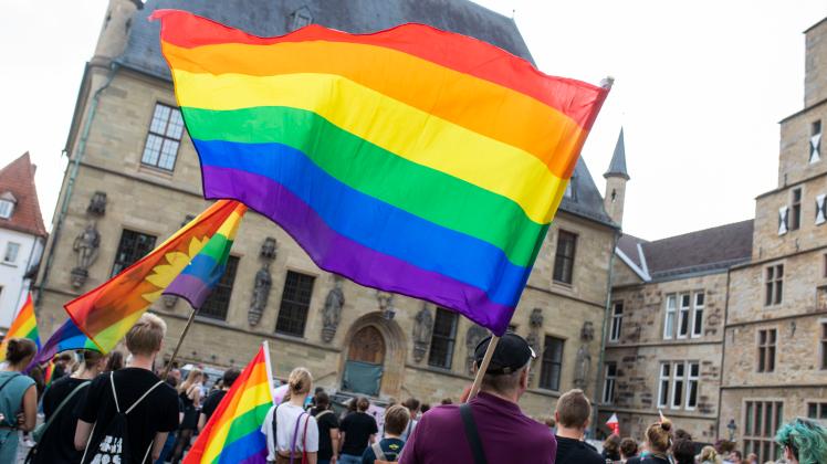 Gegen queerfeindliche Gewalt - Kundgebung nach Tod eines 25-jährigen nach Attacke beim CSD in Münster 
