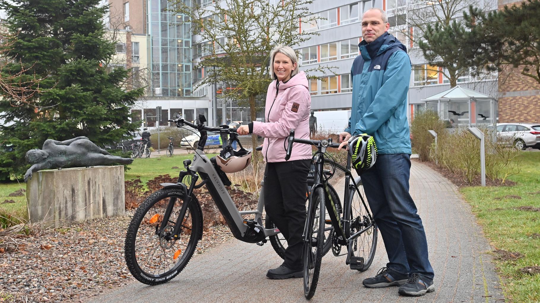 Mitarbeiter der Südstadtklinik Rostock steigen um aufs Fahrrad