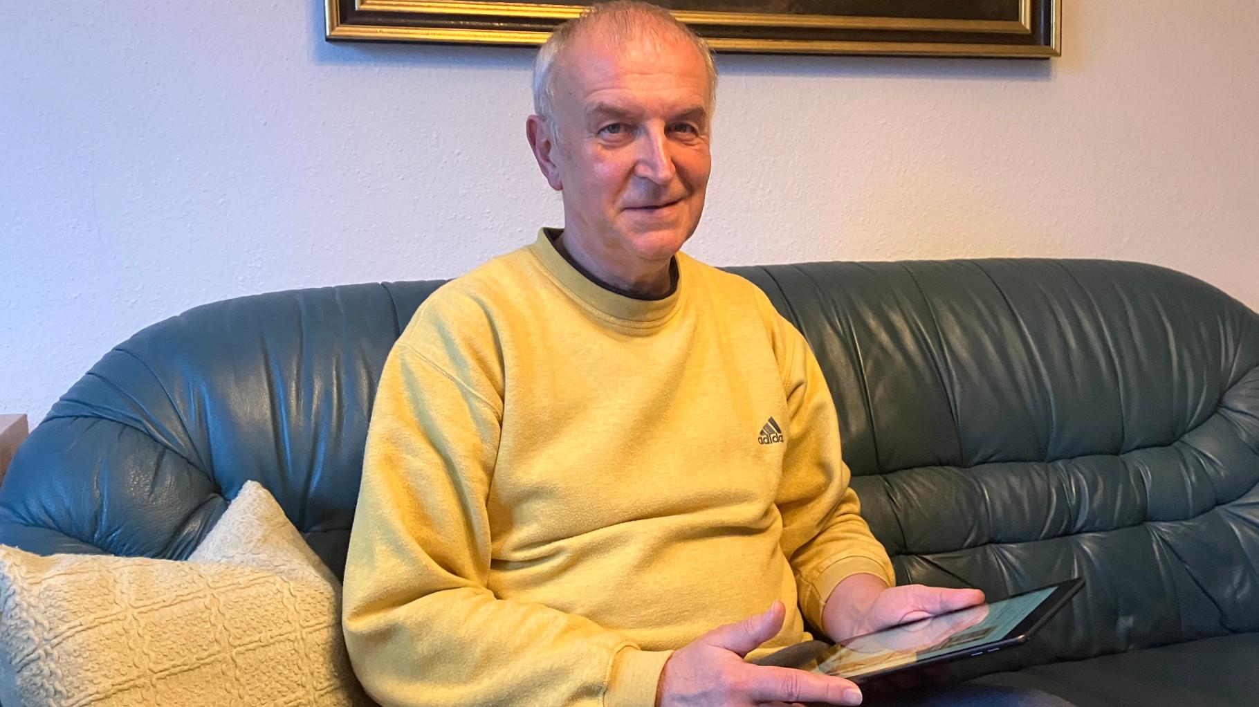 Rostocker Rentner liest seine Zeitung nun digital als E-Paper