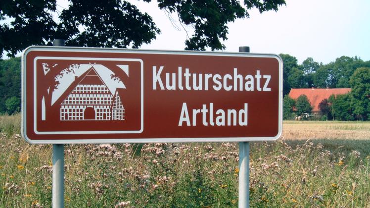 Badbergen, Schild „Kulturschatz Artland“ an der Bundesstraße 68 in Badbergen; Badbergen, 24.09.2014; Foto: Christian Geers