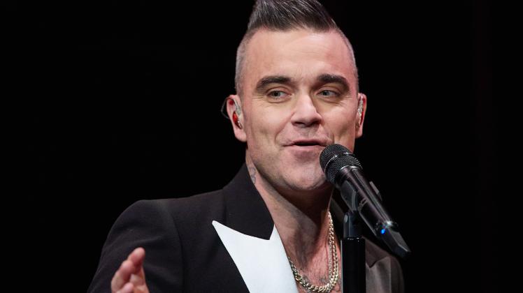 Tour-Auftakt in Hamburg: Fans feiern Konzert von Robbie Williams