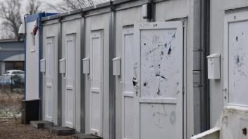 Zu welchen Gewaltausbrüchen einige Bewohner des Lindenbruchredders im Stande sind, zeigen die „neuen“ Container der Obdachlosenunterkunft am Rande der Stadt zwischen Discounter und Baumarkt.
