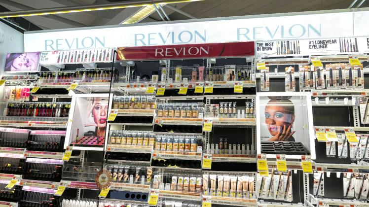Die Revlon Inc. Aktie stürzte um 53 % ab, nachdem die Nachrichtenagentur Reorg berichtete, dass das Kosmetikimperium si