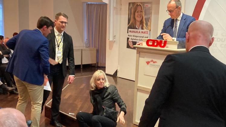 Klimaschutzaktivistinnen stören Rede von CDU-Chef Merz in Mainz