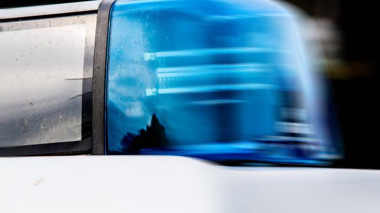 Bamberg, Deutschland 12. Dezember 2022: Themenbilder - Symbolbilder - Polizei Blaulicht - 2022 Ein Einsatzfahrzeug der P