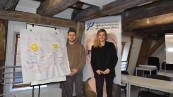 Jonas Steinbach und Prof. Dr. Vera Seidemann, die Leiterin des Projekts, erarbeiten in Zusammenarbeit mit der Rostocker Stadtverwaltung eine Studie.
