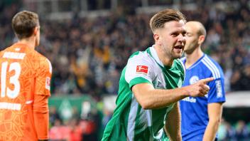 Jubel Niclas FUELLKRUG (Füllkrug) (HB) nach seibem Tor zum 1:0, Fussball 1. Bundesliga, 13.Spieltag, SV Werder Bremen (