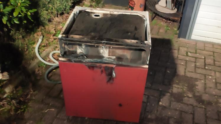 Spülmaschine brennt in Küche in Wohnhaus in Heede