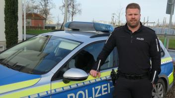 Bei einem Einsatz wurde der Heiligenhafener Polizist Julian Mademann verletzt.  Ein Hilfs- und Unterstützungsfonds für Polizisten ermöglicht ihm und seiner Familie jetzt einen Kur- und Betreuungsaufenthalt.