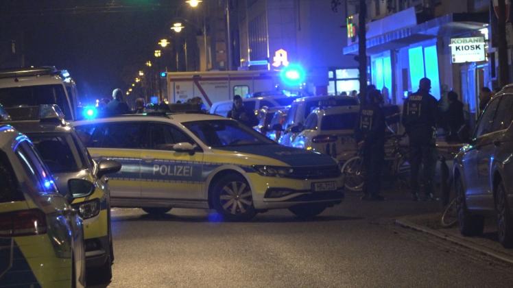 Ein Mann hat am Sonntag an der Pappelstraße in Bremen auf eine Personengruppe geschossen. 