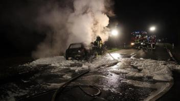 Zu einem schweren Verkehrsunfall ist es in der Nacht zu Montag in Emsbüren gekommen.