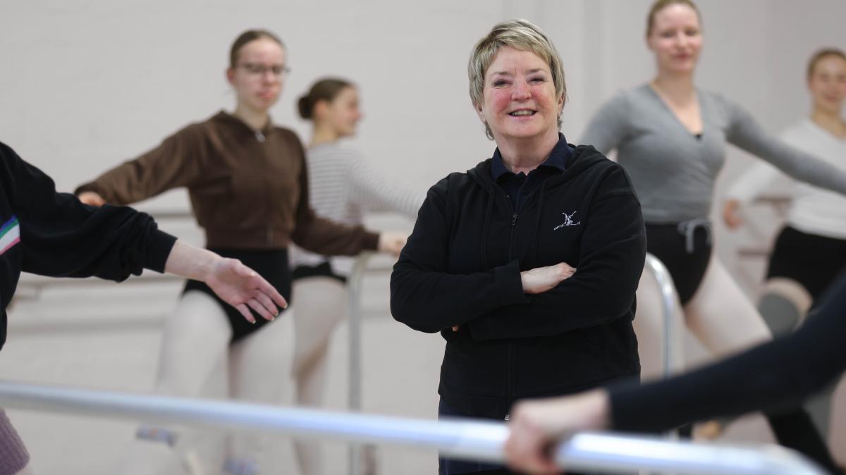 Die Amerikanerin leitet die Harrisleer Ballettschule SHZ