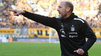 Joe Enochs (Trainer, FSV Zwickau). SG Dynamo Dresden vs. FSV Zwickau, Fussball, 3. Liga, 17. Spieltag, Saison 2022/2023,