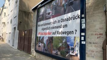Mit diesem Plakat sollte im Sommer in Osnabrück auf falsch parkende Autos aufmerksam gemacht werden, die Radwege blockieren. Foto: Meike BaarsFOTO: MEIKE BAARS