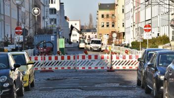 Die Fritz-Reuter-Straße ist von der Doberaner Straße bis zur Borwinstraße seit 6. Februar voll gesperrt.