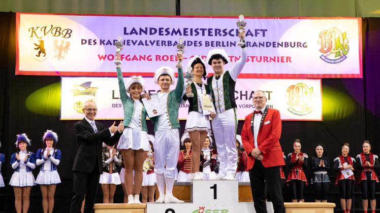 Bei der Landesmeisterschaft der Karnevalsverbände Berlin-Brandenburg und Mecklenburg-Vorpommern gelang Marie-Theres Konschake und Paul-Julian Schubelder der Turniersieg in der Kategorie Ü15 Tanzpaare.