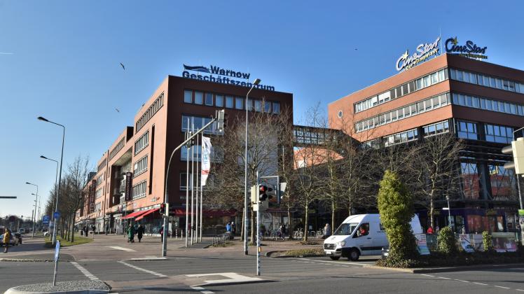 Für das Warnow Geschäftszentrum in Lütten Klein, in dem sich zahlreiche Geschäfte, Praxen und das CineStar befinden, soll für die Zukunft aufgestellt werden.