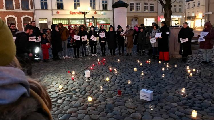 Kerzengedenken für Erdbebenopfer in Syrien und in der Türkei