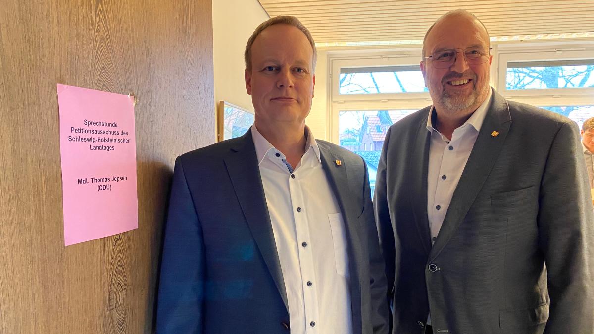 Thomas Jepsen nimmt Petitionen auf SHZ