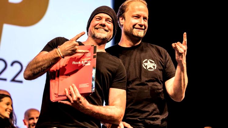 Triton aus Lingen erhielt Auszeichnungen als  „Beste Rockband“, „Beste Alternative-Band“ und „Beste Hardrock-Band“ . Sebastian Hamel