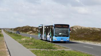 Die Busse der Sylter Verkehrsgesellschaft verbinden die InseldÃ¶rfer in regelmÃ¤ÃŸiger Taktung. Kostenloses Wlan inklusive.