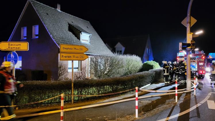 Brandgeruch in einem Wohnhaus hat Samstagabend in Lingen-Ramsel einen Feuerwehreinsatz ausgelöst.